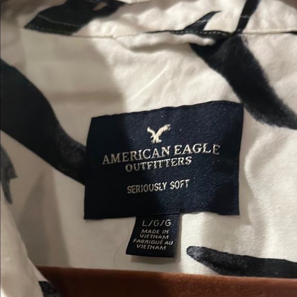 American Eagle Outfitters White and Blue Casual Button Down Shirt - Picture 2 of 3